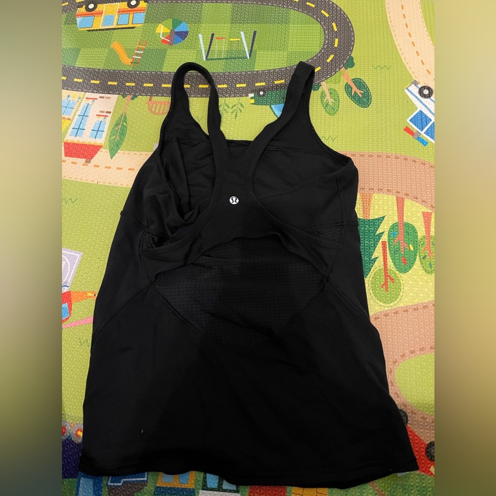 Lululemon tank with shelf bra size 6-8